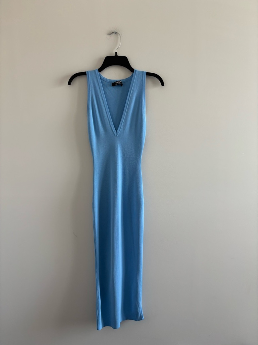 Hera Collection Dress Blue Sleeveless Knit Midi V-Neck Bodycon Medium Minimalist